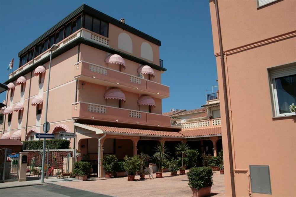 Hotel Sileoni Marina di Cecina Exteriér fotografie